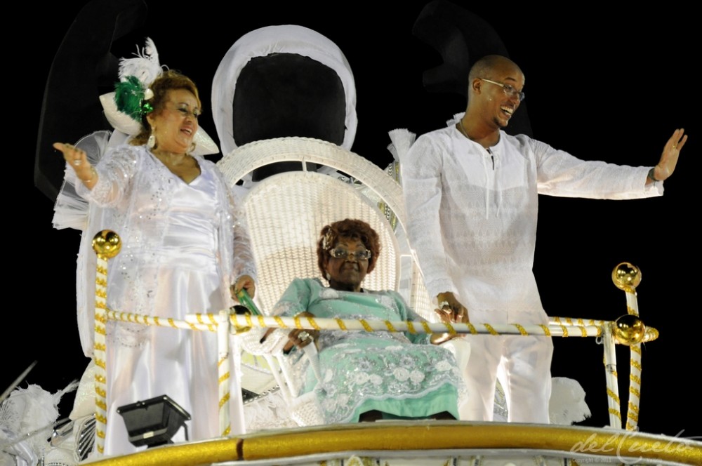 Império Serrano Grupo de Acesso Carnaval 2012 e "Dona Ivone Lara, o enredo do meu samba"