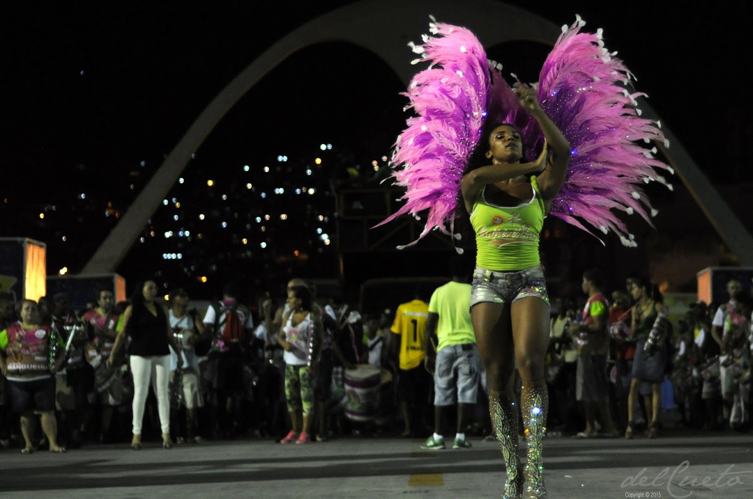 Carnaval 2015 bateria no ensaio e rainha Evelyn Bastos